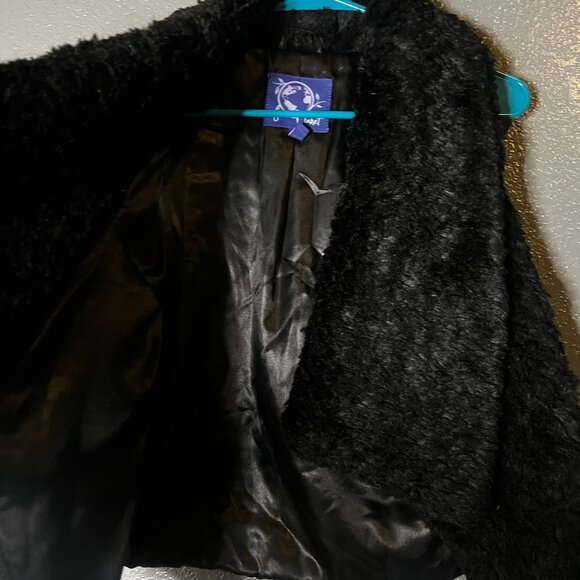 Free Planet Women’s Black Faux Fur Open Front Vest – Sleeveless Layering Piece - Picture 4 of 6